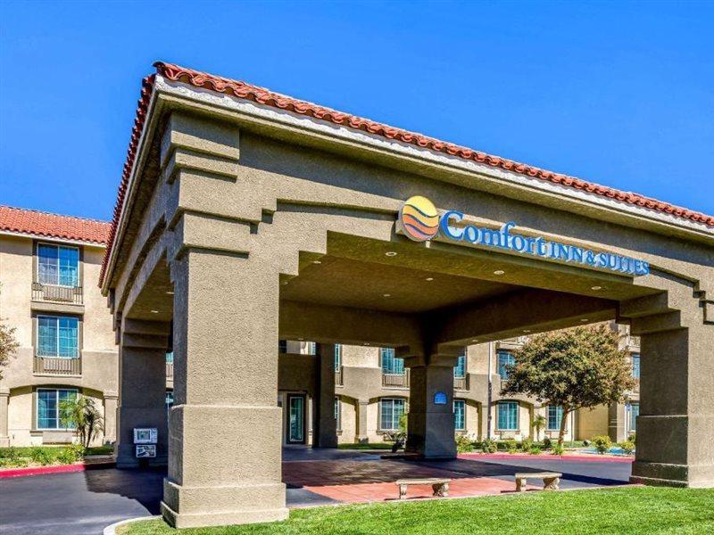 Comfort Inn & Suites Lancaster Antelope Valley Bagian luar foto