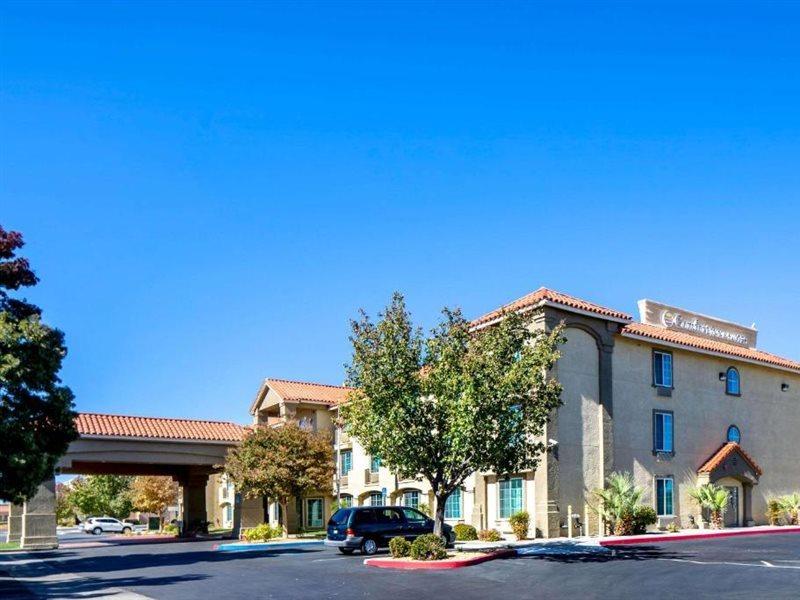 Comfort Inn & Suites Lancaster Antelope Valley Bagian luar foto