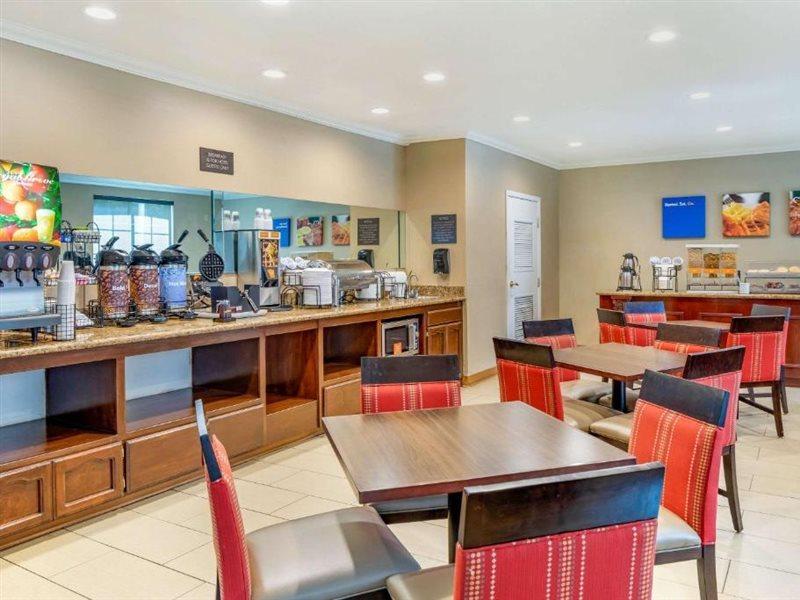 Comfort Inn & Suites Lancaster Antelope Valley Bagian luar foto