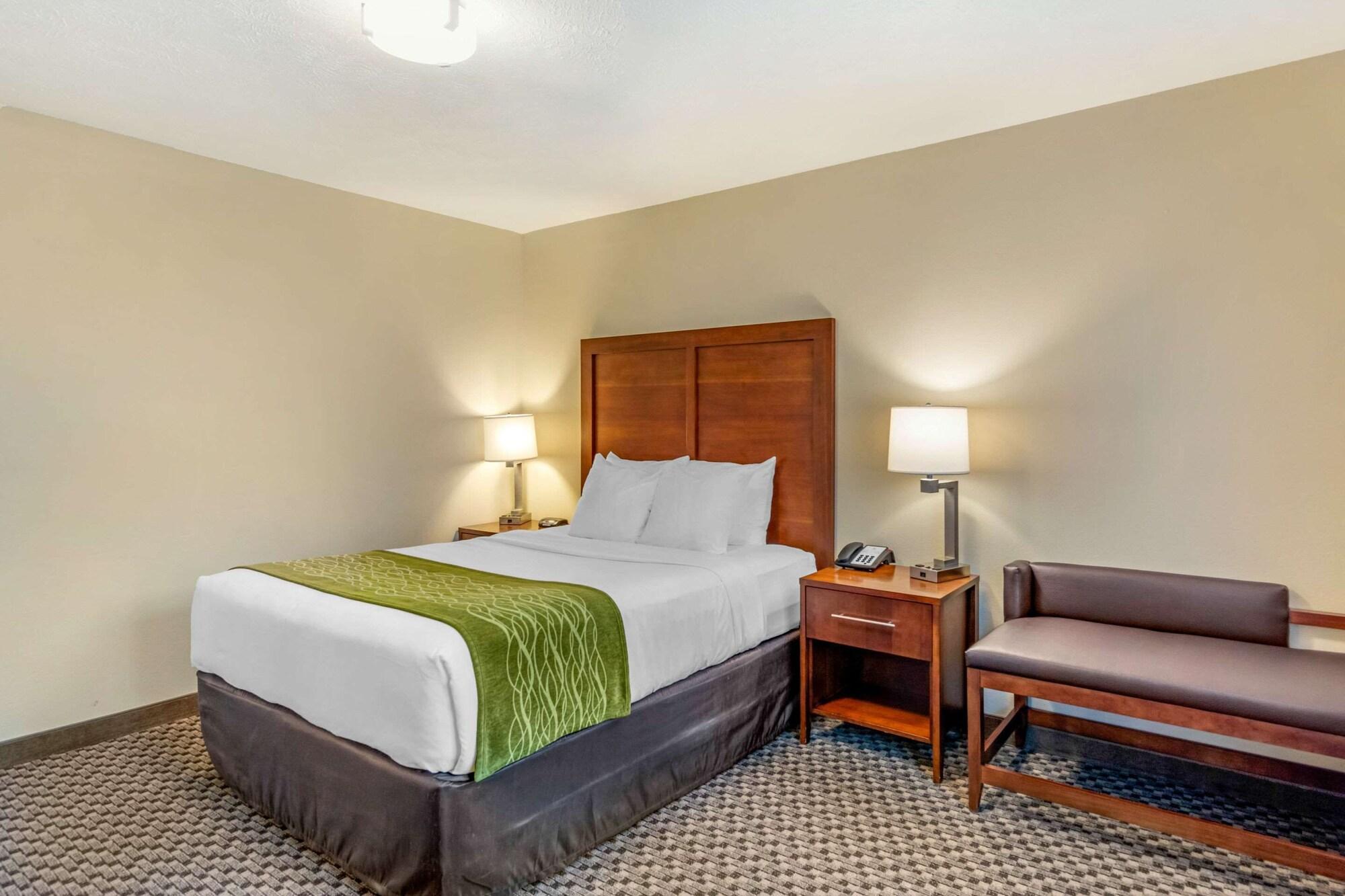 Comfort Inn & Suites Lancaster Antelope Valley Bagian luar foto