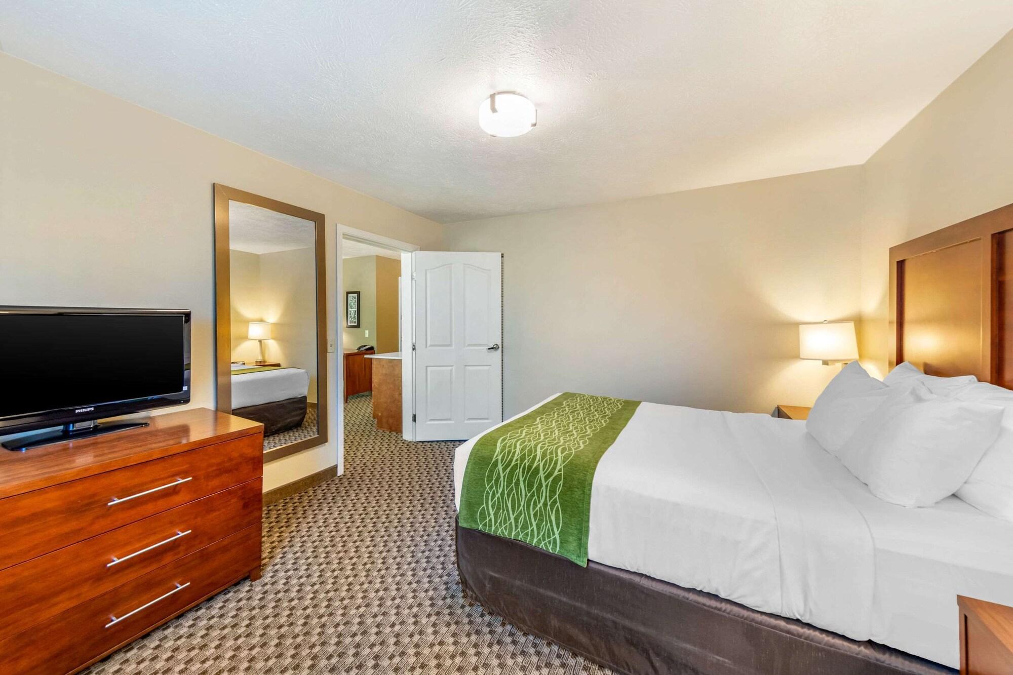 Comfort Inn & Suites Lancaster Antelope Valley Bagian luar foto