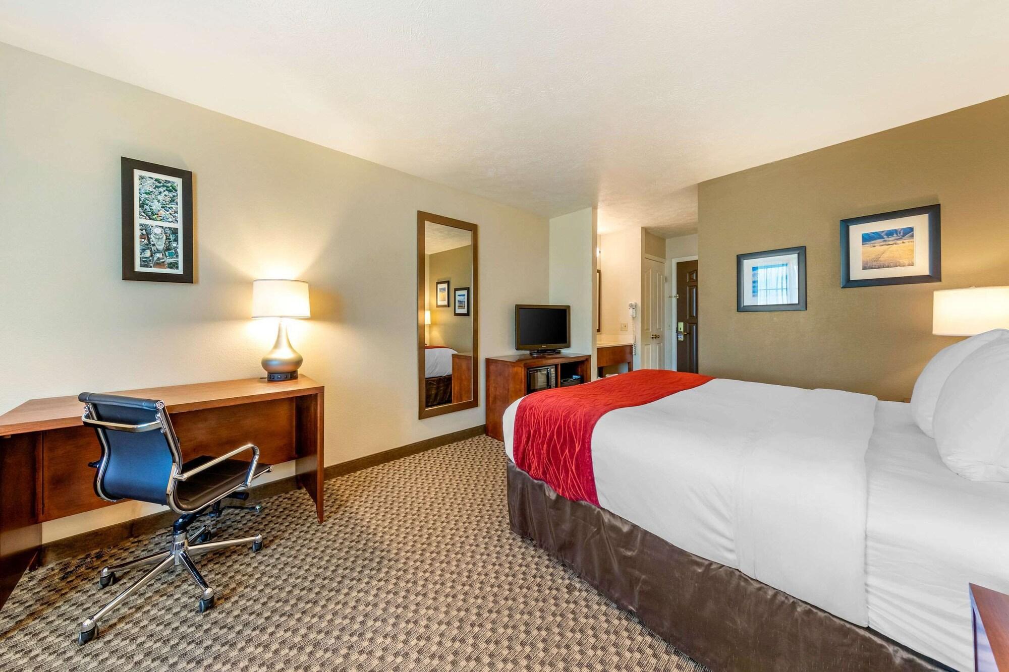 Comfort Inn & Suites Lancaster Antelope Valley Bagian luar foto