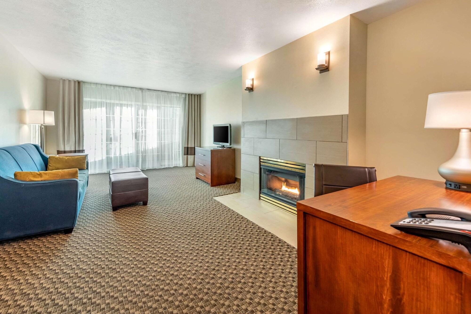 Comfort Inn & Suites Lancaster Antelope Valley Bagian luar foto