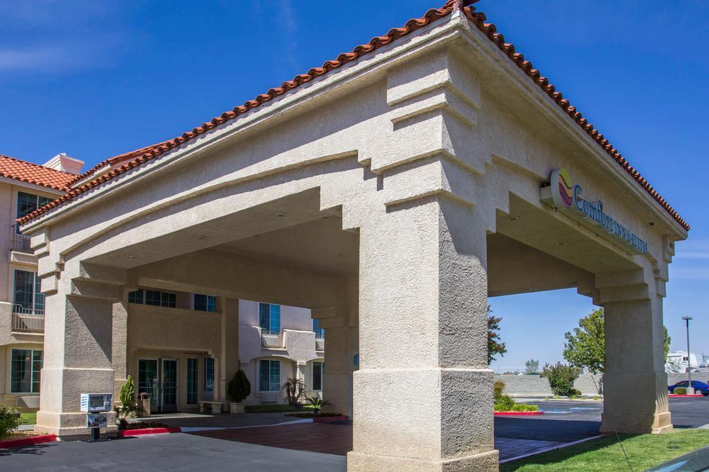 Comfort Inn & Suites Lancaster Antelope Valley Bagian luar foto