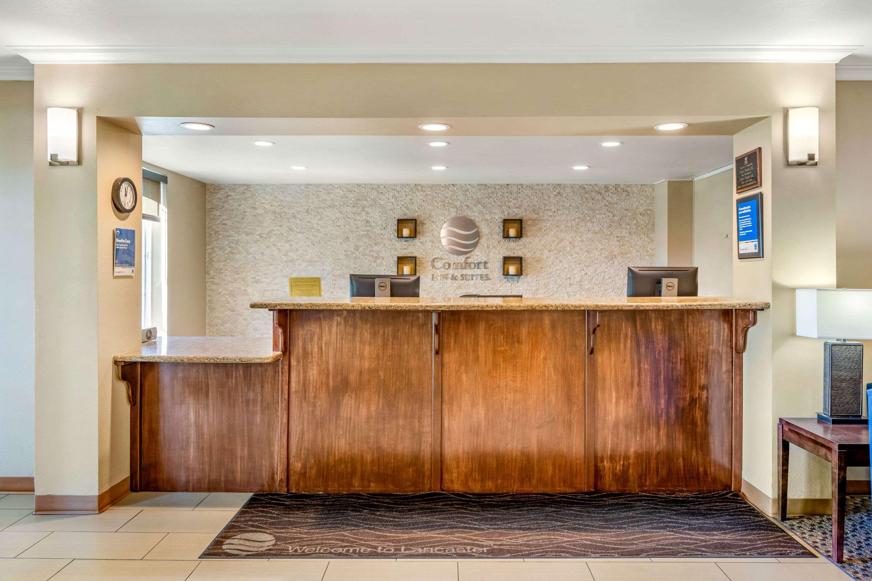 Comfort Inn & Suites Lancaster Antelope Valley Bagian luar foto