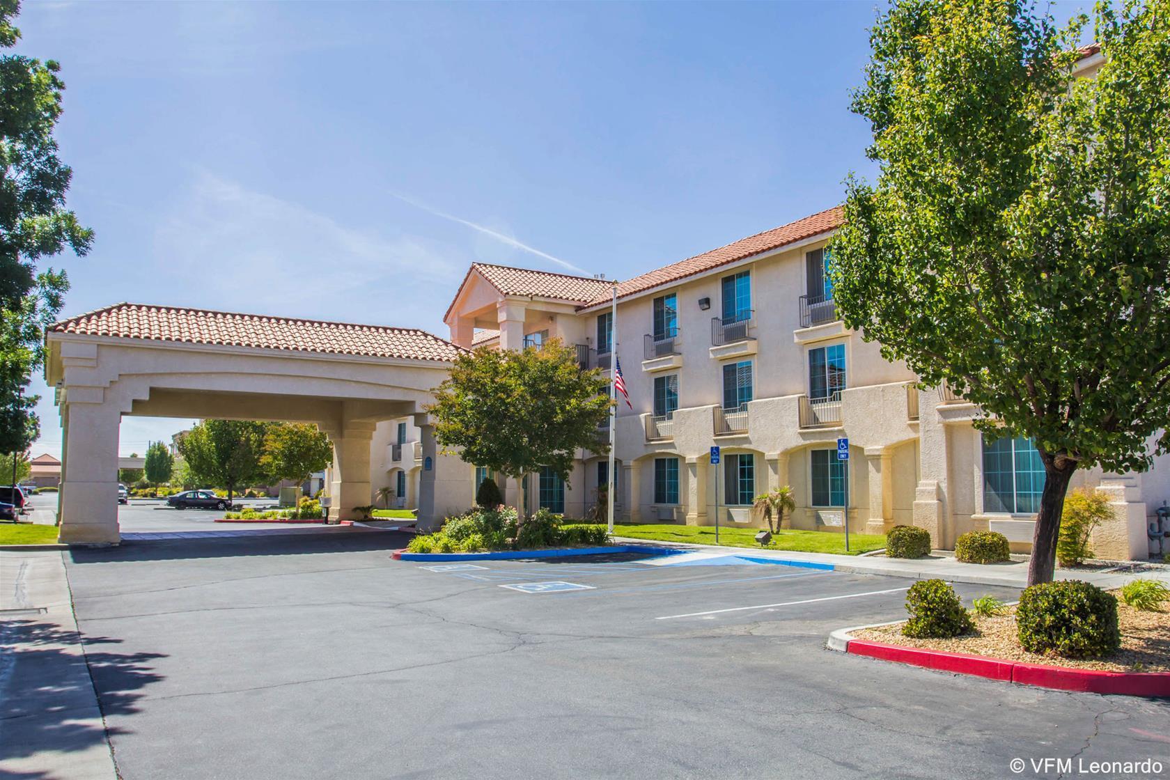 Comfort Inn & Suites Lancaster Antelope Valley Bagian luar foto