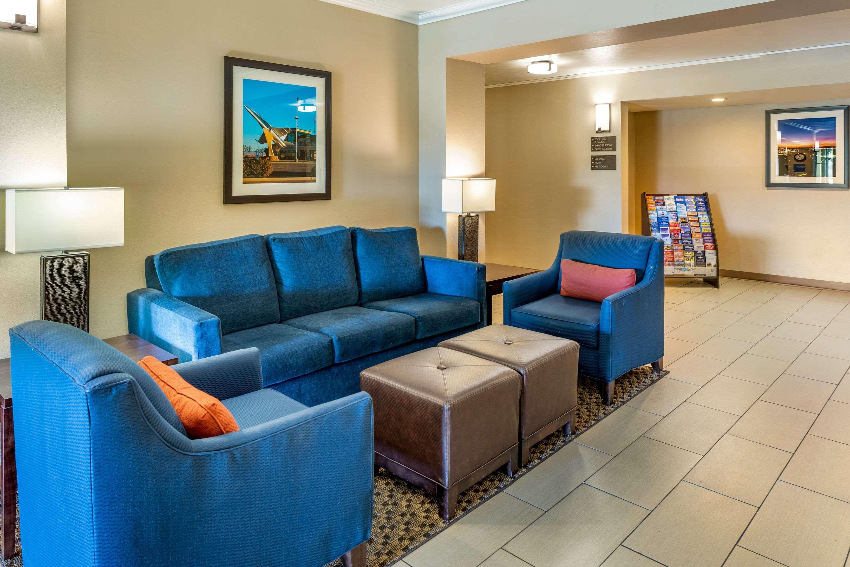 Comfort Inn & Suites Lancaster Antelope Valley Bagian luar foto