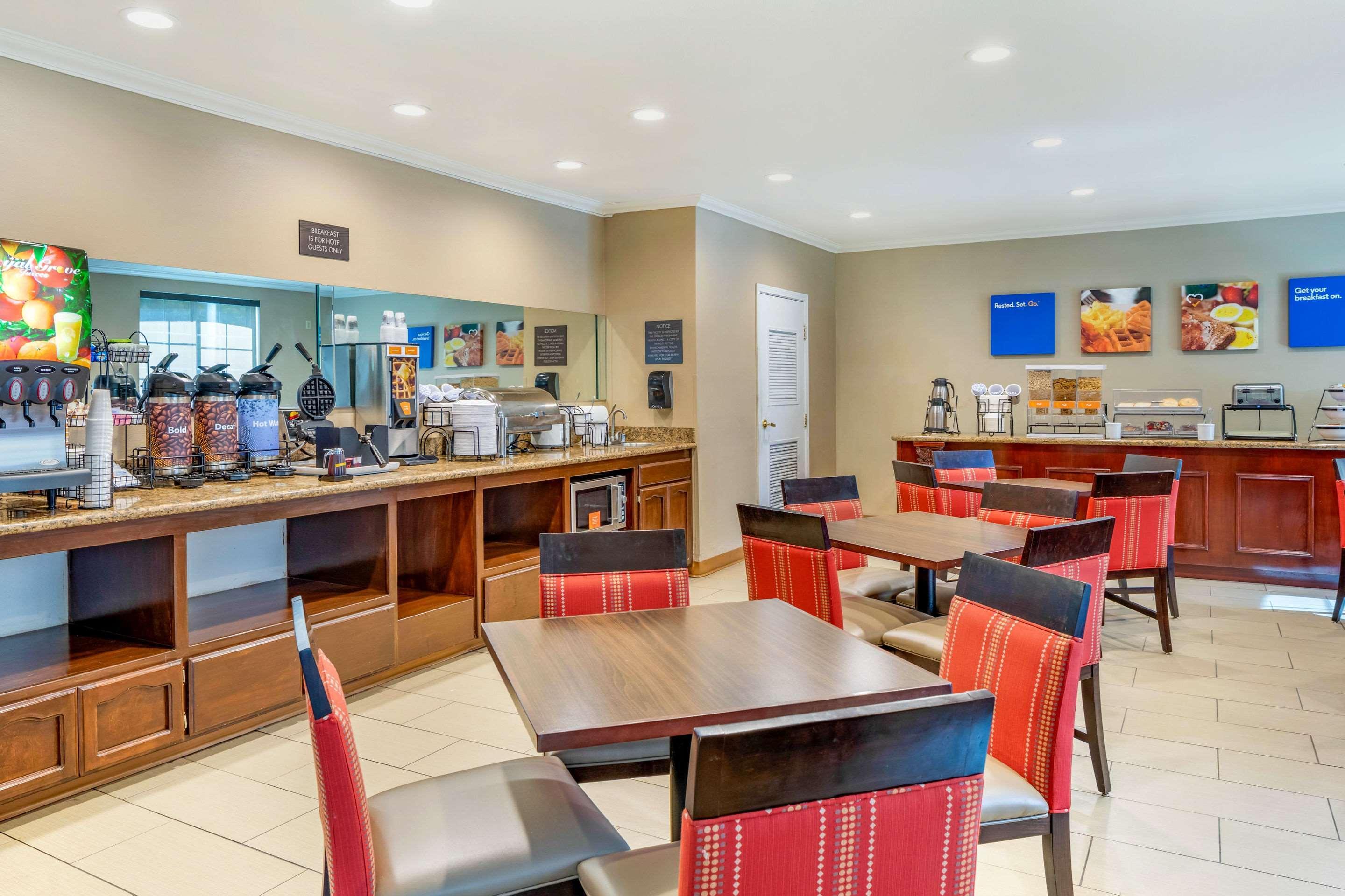 Comfort Inn & Suites Lancaster Antelope Valley Bagian luar foto