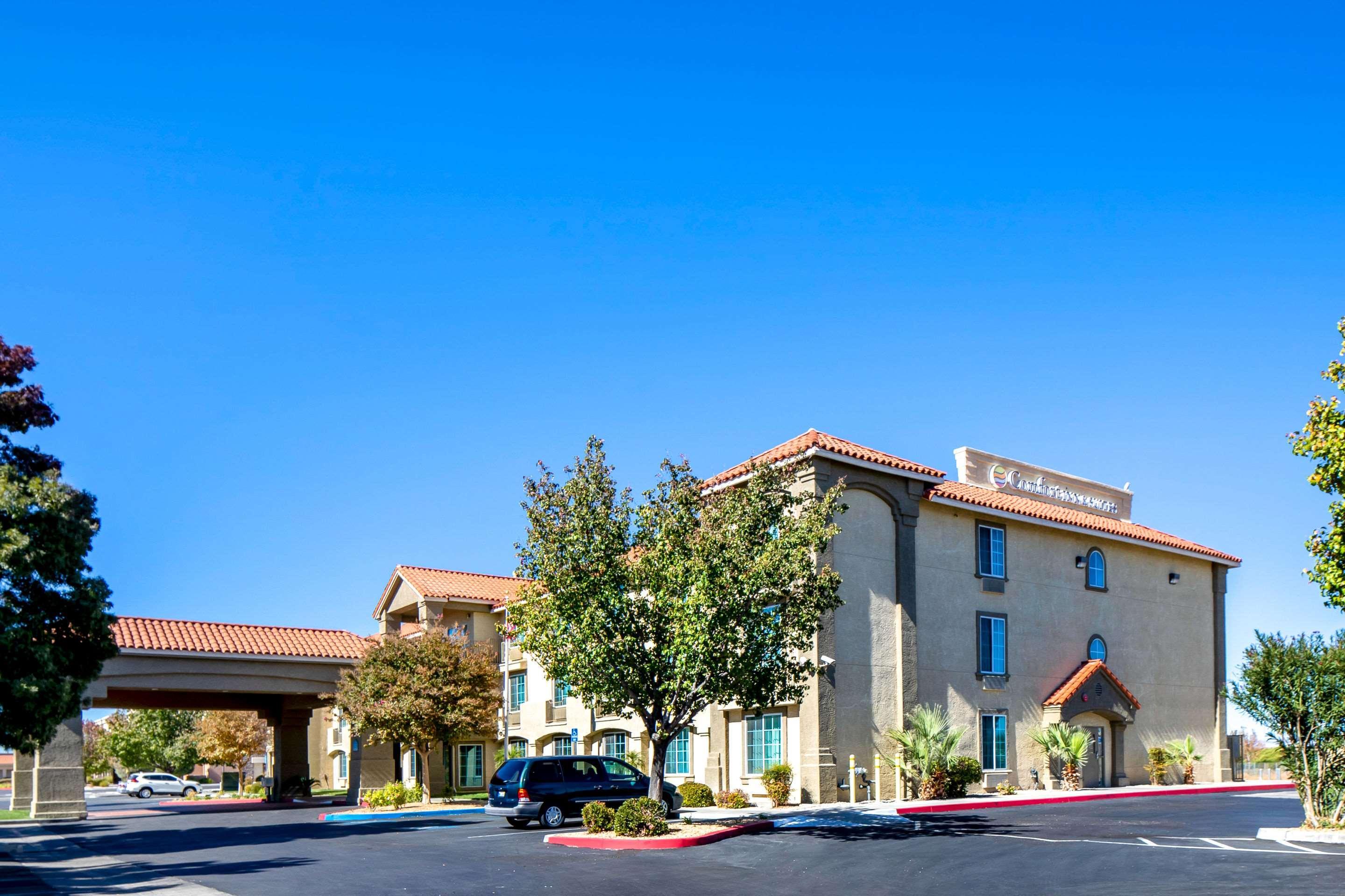 Comfort Inn & Suites Lancaster Antelope Valley Bagian luar foto