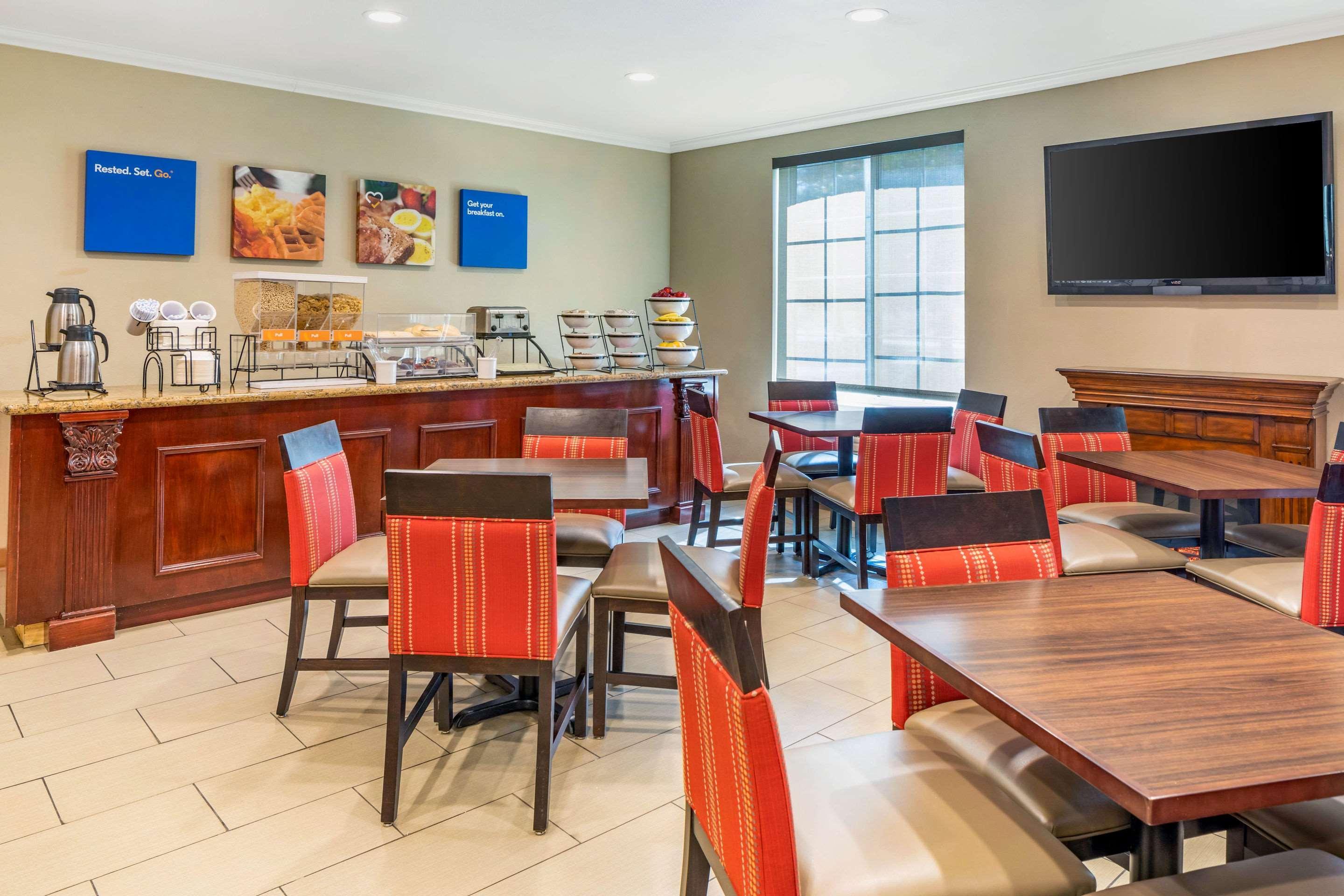 Comfort Inn & Suites Lancaster Antelope Valley Bagian luar foto